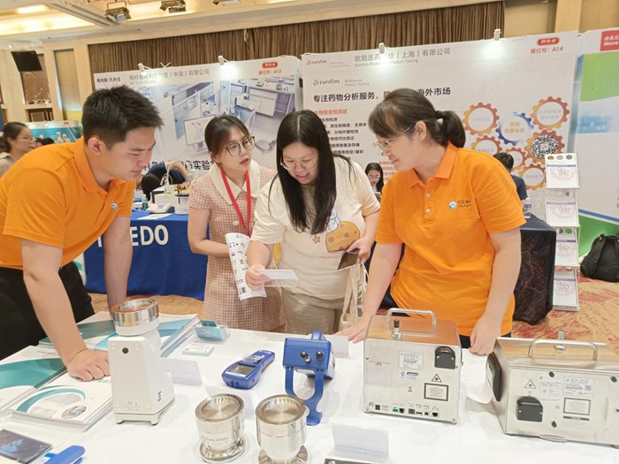 第十四屆藥品質(zhì)量安全大會首日盛況直擊，億天凈化精彩亮相！