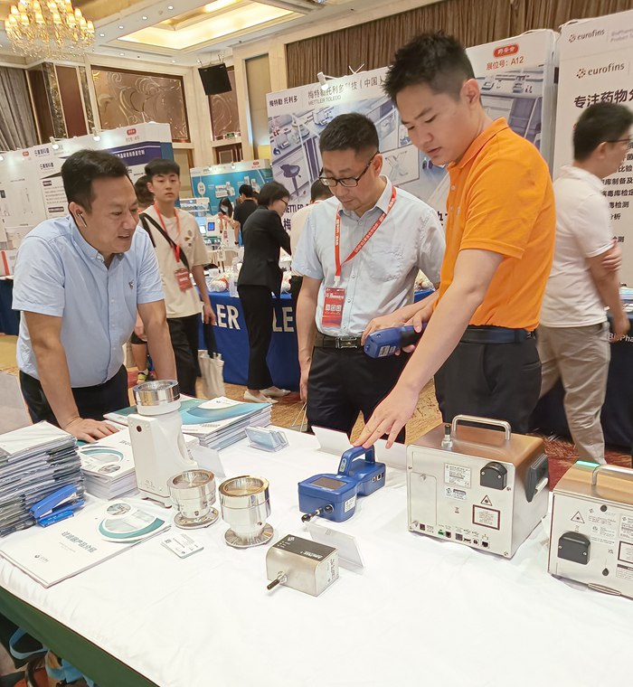 第十四屆藥品質(zhì)量安全大會首日盛況直擊，億天凈化精彩亮相！